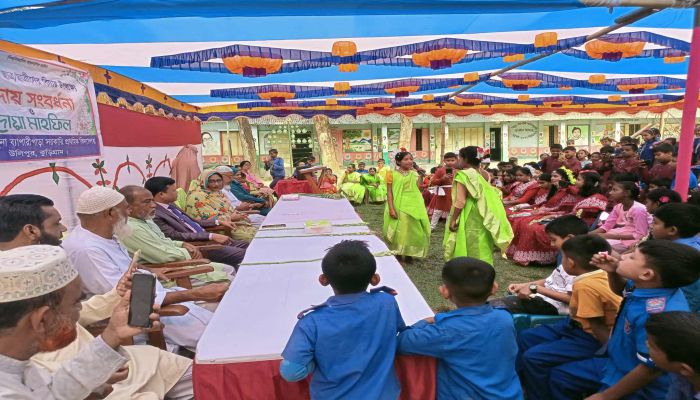 যমুনা ব্যাপারী পাড়া সরকারি প্রাথমিক বিদ্যালয়ে পঞ্চম শ্রেণীর ছাত্রী ছাত্রীর বিদায় জমকালো আয়োজন