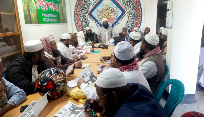 মতলবে ইমাম উলামা ঐক্য পরিষদের নেতৃবৃন্দের সাথে এমপি প্রার্থী মোশারফ হোসেনের মতবিনিময়