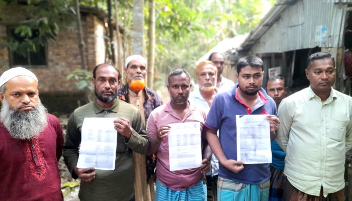 রামপালে রেক্সনার মামলায় জর্জরিত উজলকুড় গ্রামের বাসিন্দারা; পুলিশের হস্তক্ষেপ কামনা