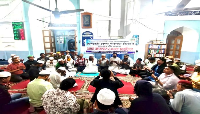 চট্টগ্রাম আইন কলেজ ছাত্রদলের উদ্যোগে বেগম খালেদা জিয়ার রোগমুক্তি কামনায় দোয়া মাহফিল