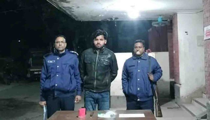 ফরিদপুরের বোয়ালমারীতে ইয়াবা ও বোমা তৈরির সরঞ্জামসহ আটক ছাত্রদল নেতা 