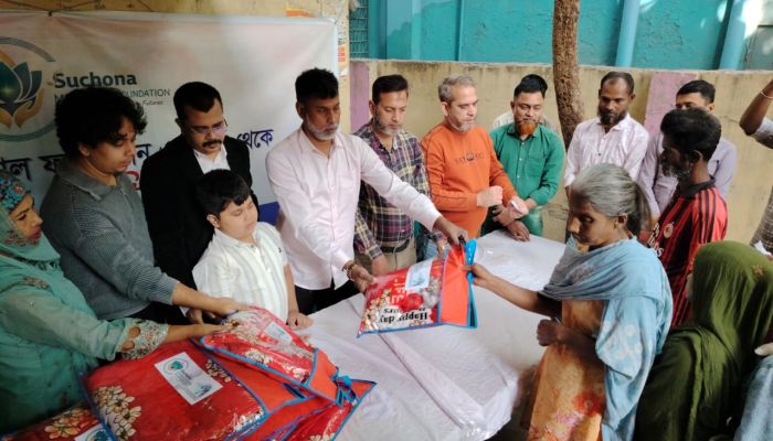 সূচনা মেমোরিয়াল ফাউন্ডেশনের উদ্যোগে শীতবস্ত্র বিতরণ