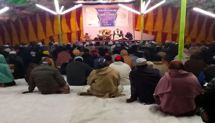 মানিকগঞ্জে বক্তা ও অতিথির নাম ছাড়াই ওয়াজ মাহফিল