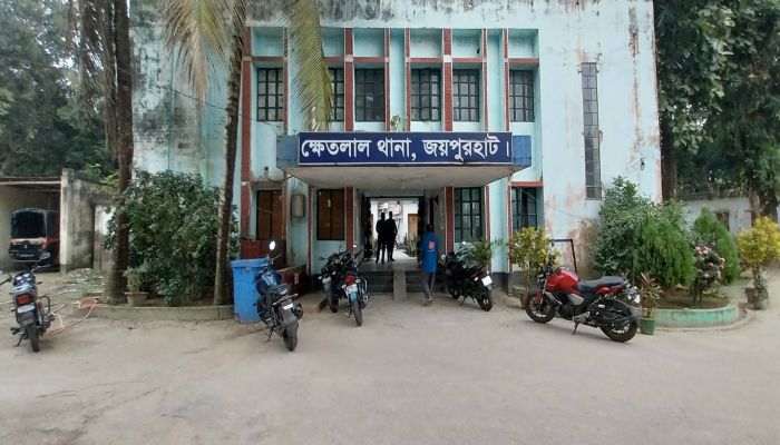 তিনজনের চুক্তি করে সাতজনে গণধর্ষণ,একজন গ্রেফতার