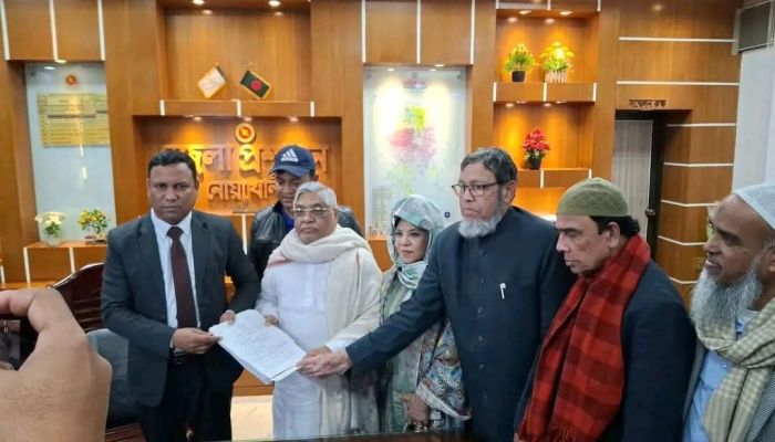 বেগমগঞ্জ ৩ আসনে বরকত উল্লা বুলুর মনোনয়নপত্র জমা