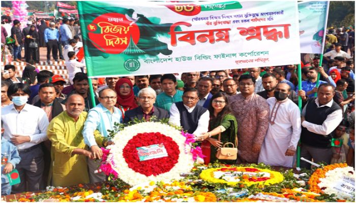 জাতীয় স্মৃতিসৌধে বীর শহীদদের প্রতি বিএইচবিএফসি’র শ্রদ্ধানিবেদন