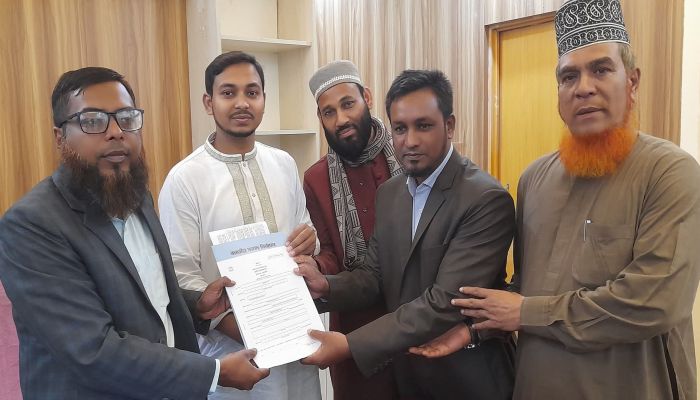 চট্টগ্রাম- ১৪ আসনে মোমবাতি প্রতীকের প্রার্থীর মনোনয়ন ফরম সংগ্রহ 