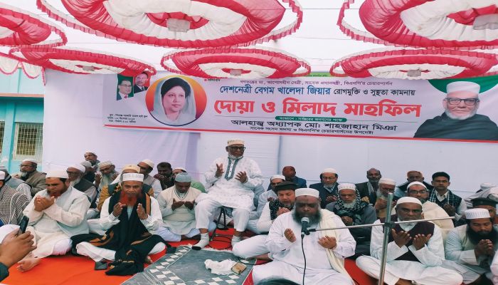 চাঁপাইনবাবগঞ্জে খালেদা জিয়ার সুস্থতা কামনায় দোয়া মাহফিল