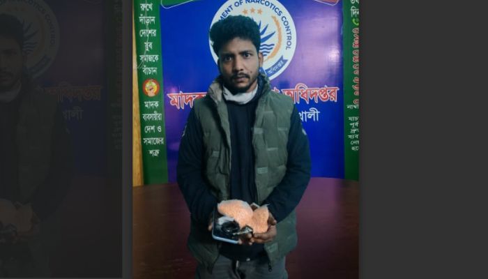 নোয়াখালীতে মোটরসাইকেল আরোহীর কাছে মিলল ৪ হাজার পিস ইয়াবা