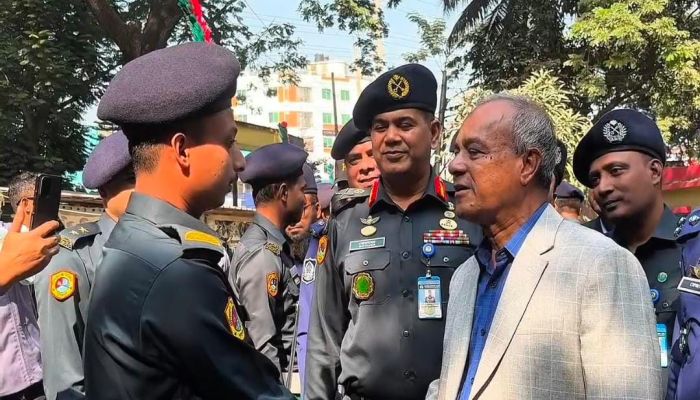 নরসিংদীর আইনশৃঙ্খলা পরিস্থিতি উন্নয়নে কম্বাইন্ড অপারেশন চালানো হবে- স্বরাষ্ট্র উপদেষ্টা 