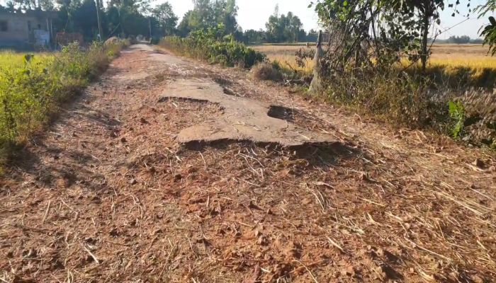 মৌলভীবাজারে ভাঙাচোরা গ্রামীণ সড়ক, ক্ষতির মুখে গ্রামীণ অর্থনীতি, মেরামতে নেই কার্যকর উদ্যেগ!