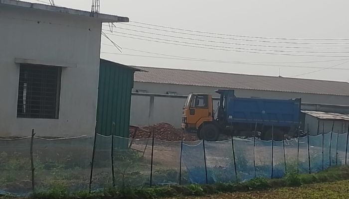 নাবিল গ্রুপের পোল্ট্রি ফার্মের দুর্গন্ধে অতিষ্ঠ এলাকাবাসী, ফসলি জমি মৎস্যখাতে ব্যাপক ক্ষয়ক্ষতি