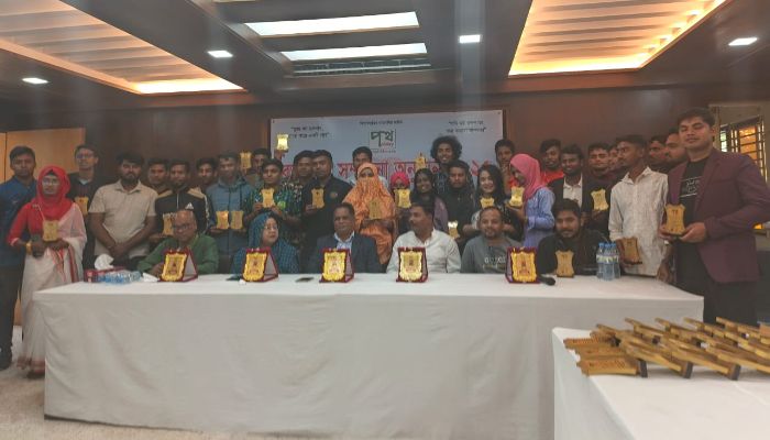 লালমনিরহাটে সামাজিক সংগঠন পথের  উদ্যোগে রক্তদাতা সম্মাননা অনুষ্ঠান