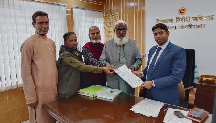 রাজনগরে উলামাদল নেতার বিরুদ্ধে জলমহাল সাবলীজ নিয়ে কৃষি জমিতে পানি আটকে দেয়ার অভিযোগ, স্মারকলিপি প্রদান