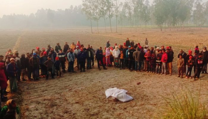 বদরগঞ্জে বস্তাবন্দী অজ্ঞাত নারীর লাশ উদ্ধার