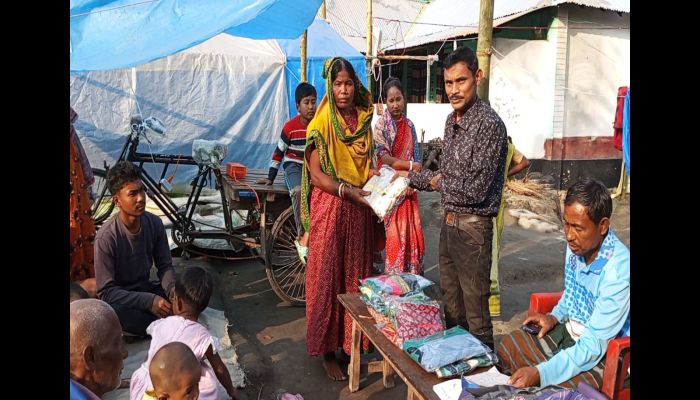 আগুনে ক্ষতিগ্রস্ত ১১ পরিবারের মাঝে শীতবস্ত্র বিতরণ