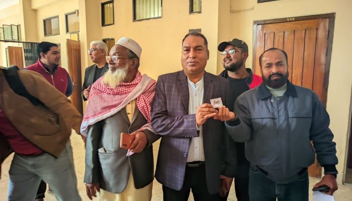 পাবনা-৪ আসন- মোটর সাইকেলে চেপেই প্রচারণায় সদস্য বহিষ্কৃত জাকারিয়া পিন্টু