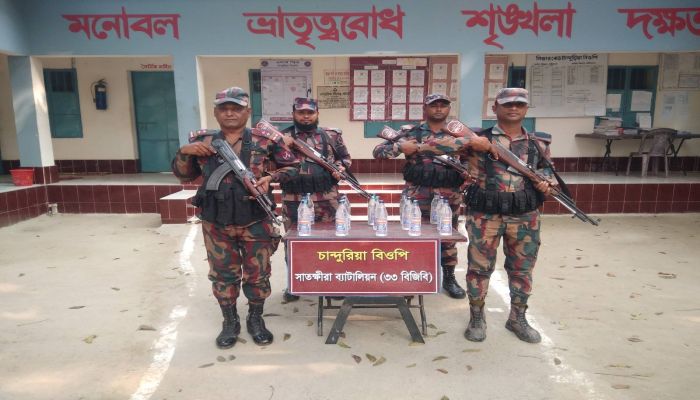 সাতক্ষীরা ও কলারোয়া সীমান্তে বিজিবির বিশেষ অভিযান, অর্ধ লক্ষাধিক টাকার মাদক ও চোরাচালানি মালামাল জব্দ