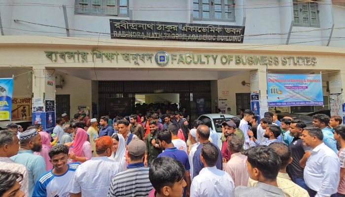 রাবির ‘সি’ ইউনিটের ভর্তি পরীক্ষা শুরু, আসনপ্রতি লড়ছে ৮২ ভর্তিচ্ছু