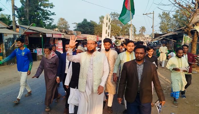 চন্দনাইশে গাছবাড়ীয়া এলাকায় মোমবাতি প্রতীকের প্রার্থী মাওলানা মুহাম্মদ সোলাইমান ফারুকীর গণসংযোগ 