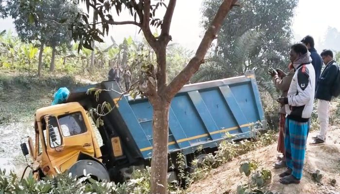  ট্রাকের চাঁপায় ৫ আদিবাসী কৃষক নিহত