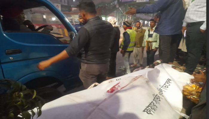 সাভারে একেএইচের কভার্ড ভ্যানের ধাক্কায় পথচারীর মৃত্যু
