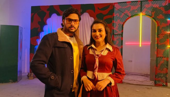 এস.ডি রুবেলের পরিচালনায় হ্যাপি মম ও সাদমান সামিরের 'একটা বাংলাদেশি পোলা আমার মন নিছে'