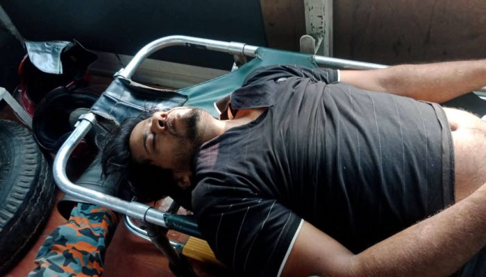 সীতাকুণ্ডের  সড়ক দুর্ঘটনায় চালক নিহত