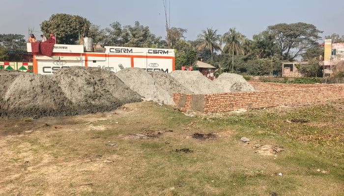 সরাইলে আদালতের আদেশ অমান্য করে ভূমি জোরদখলের অভিযোগ