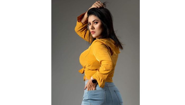 দেশ পেরিয়ে আন্তর্জাতিক অঙ্গনে আদ্রীকা এ্যানি