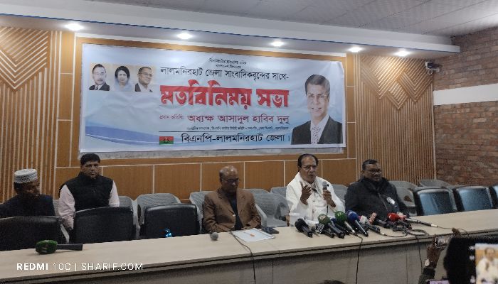 লালমনিরহাটে সাংবাদিকদের সঙ্গে মতবিনিময় করলেন সাবেক উপমন্ত্রী আসাদুল হাবিব দুলু