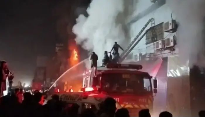 পাকিস্তানে অগ্নিকান্ডে  প্রাণহানি বেড়ে ১৪, নিখোঁজ ৫০ এর বেশি