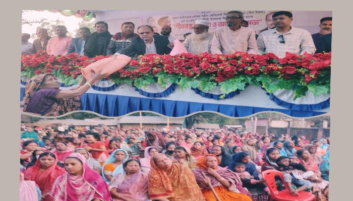 সীতাকুণ্ডে সনাতন ধর্মাবলম্বীদের কম্বল বিতরণ করলেন আসলাম চৌধুরীর  