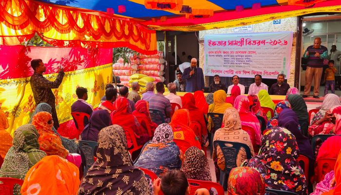 ফিলোন ফিডস’র উদ্যোগে ইফতার সামগ্রী বিতরণ