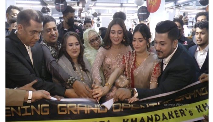 জমকালো অনুষ্ঠানের মাধ্যমে উদ্বোধন হয়ে গেল জনপ্রিয় ম্যানস ক্লোথিং ব্রান্ড 