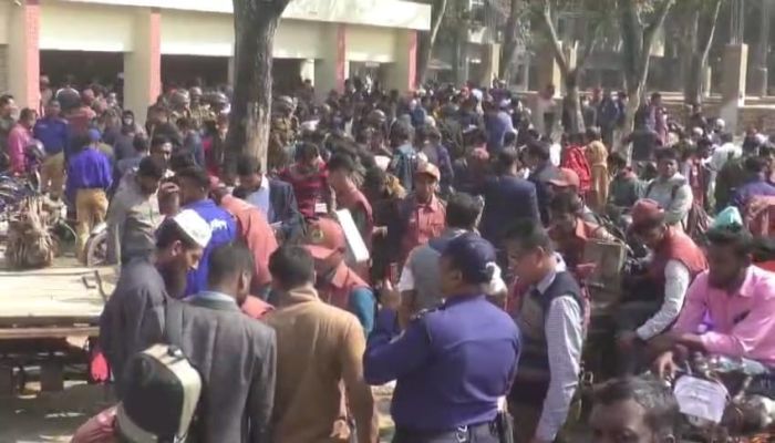 সাতক্ষীরায় ৬০৯ ভোটকেন্দ্রে নির্বাচনি সরঞ্জাম পাঠানো শুরু, কড়া নিরাপত্তা ব্যবস্থা