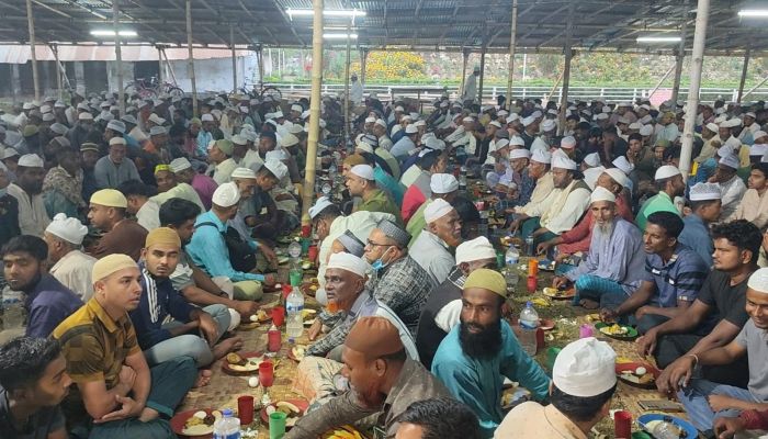 সাতক্ষীরায় নলতা শরীফে প্রতিদিন সাড়ে ৬ হাজার রোজাদারের গণইফতার