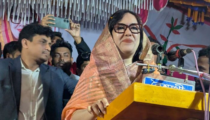 ৩০ ভাগ মানুষ মার্কা নয়, প্রার্থী দেখে ভোট দেবে : রুমিন ফারহানা