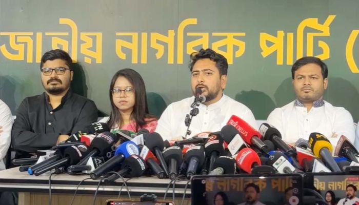 শপথ থেকে বিরত থাকা নতুন বাংলাদেশের সঙ্গে প্রতারণা : নাহিদ ইসলাম