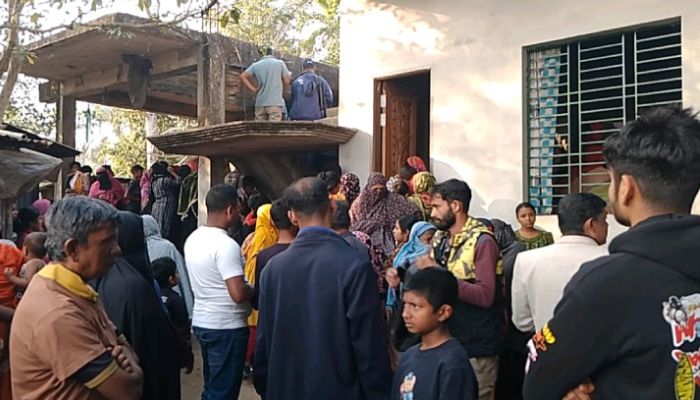 শিশু সন্তানকে হত্যা করে পরকীয়া প্রেমিকের সাথে পালালেন মা