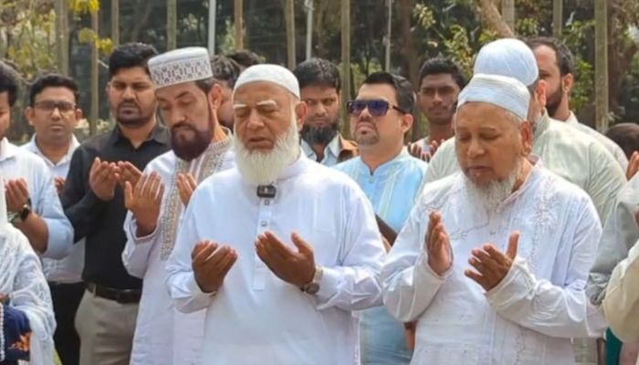 পিলখানা হত্যাকাণ্ডে শহীদদের কবর জিয়ারতে জামায়াত আমীর