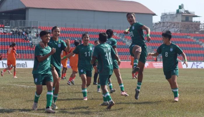 ভারতকে উড়িয়ে ফাইনালে এক পা বাংলার বাঘিনীদের 