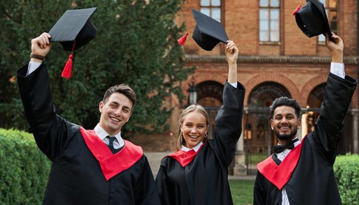 ইতালিতে উচ্চশিক্ষার সুযোগ, মিলবে ৯ লাখ টাকা