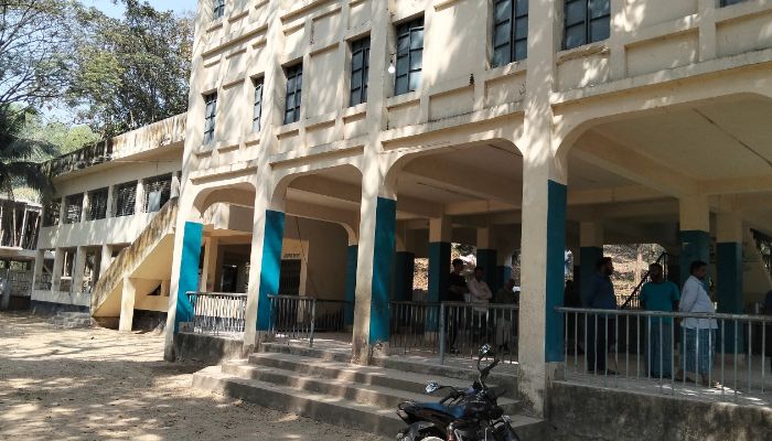 ভোটকেন্দ্র থেকে সিসি ক্যামেরা চুরি