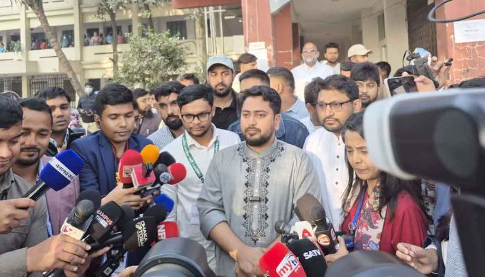 উৎসবমুখর পরিবেশ, ভোট কেন্দ্রে আসুন: নাহিদ ইসলাম