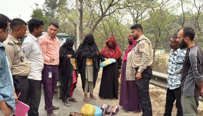 ভৈরবে ১২ কেজি গাঁজাসহ তিন নারী মাদক পাচারকারী আটক
