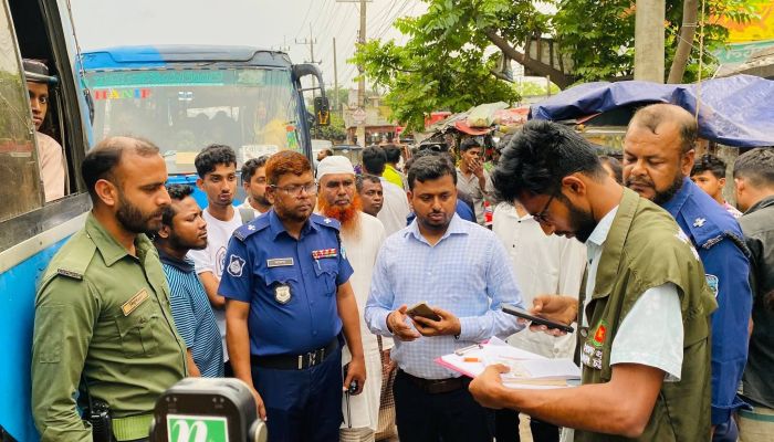 সীতাকুণ্ডে ভ্রাম্যমাণ আদালতের অভিযান: ৫৬ হাজার টাকা জরিমানা আদায়