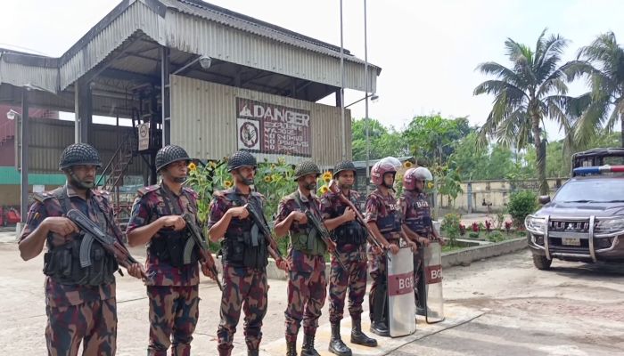 রংপুরে প্যানিক বায়িংয়ে জ্বালানি তেলের  সংকট, ডিপোতে বিজিবি মোতায়েন