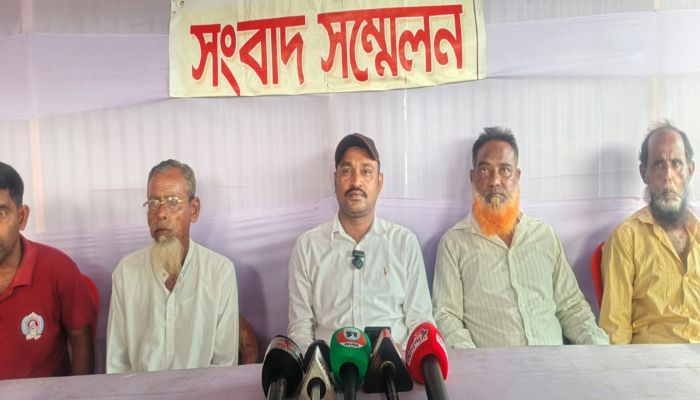 ভিত্তিহীন সংবাদের প্রতিবাদে দুমকিতে সংবাদ সম্মেলন