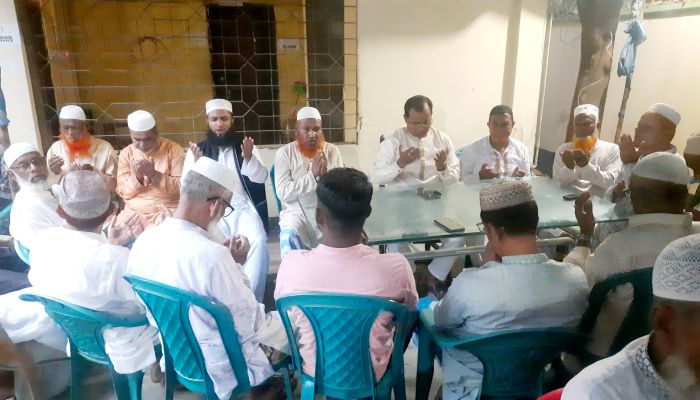 এলাকার মুরুব্বিদের সাথে নিয়ে ইউপি চেয়ারম্যান কাজী মিজানের ইফতার মাহফিল